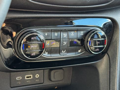 Used 2022 Buick Encore GX Select w/ Experience Buick Package image 32