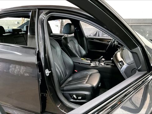 Used 2018 BMW 540i RWD image 9