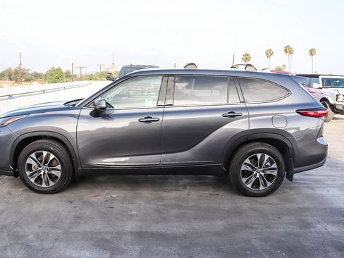 Used 2022 Toyota Highlander XLE FWD image 14