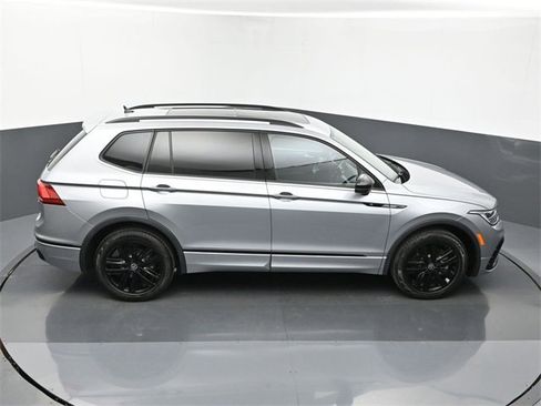 Used 2022 Volkswagen Tiguan SE R-Line image 18