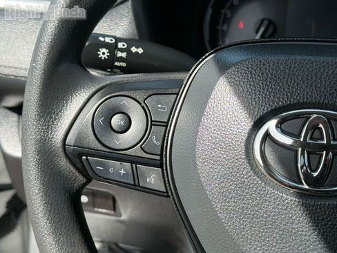 Used 2025 Toyota RAV4 XLE AWD/4WD image 17