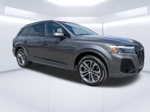 Certified 2025 Audi Q7 2.0T Premium w/ Convenience Plus Package image 1