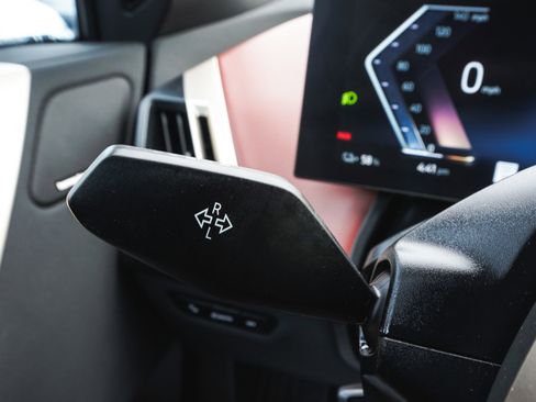 Used 2023 BMW iX xDrive50 w/ Premium Package image 18