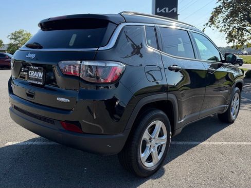 Used 2024 Jeep Compass Latitude AWD/4WD image 7