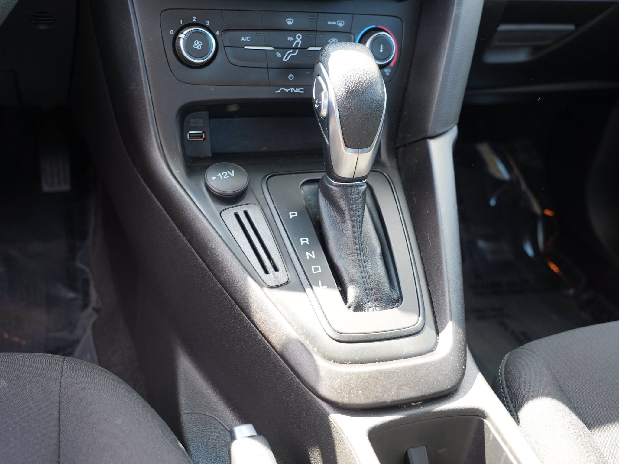 Used 2018 Ford Focus SE FWD image 25