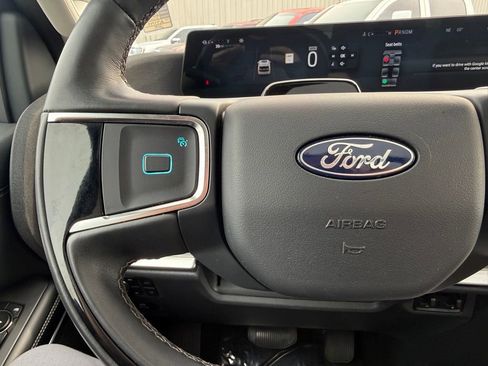 Used 2025 Ford Expedition Platinum AWD/4WD image 28
