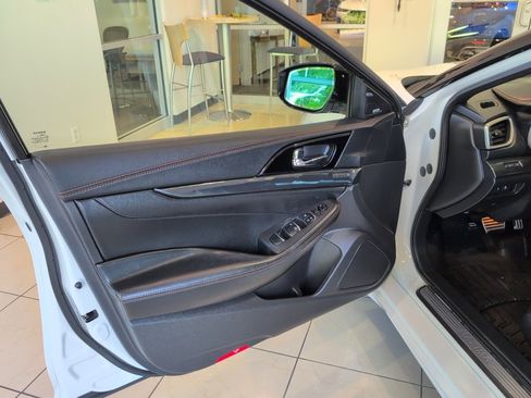 Used 2020 Nissan Maxima SR w/ Sport Mat Group image 8