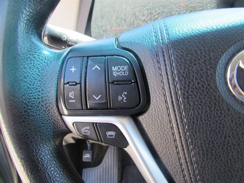 Used 2017 Toyota Sienna LE FWD image 13