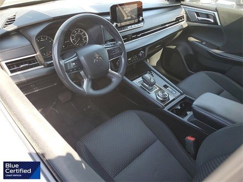 Used 2022 Mitsubishi Outlander ES image 3