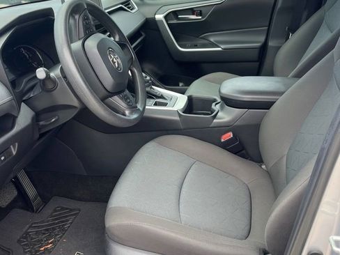 Used 2023 Toyota RAV4 XLE AWD/4WD image 5