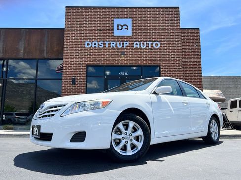 Used 2011 Toyota Camry LE w/ LE Extra-Value Pkg FWD image 1