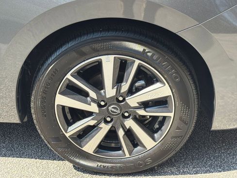 Used 2025 Nissan Versa SV image 30