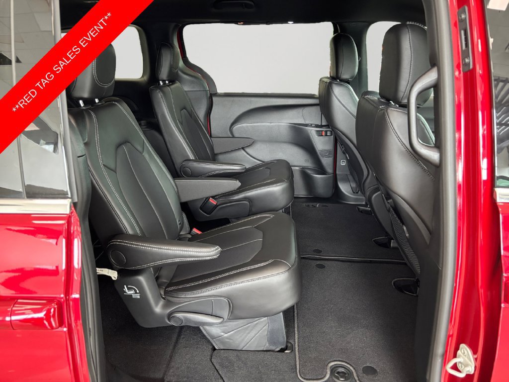 New 2027 Chrysler Pacifica Select FWD image 13
