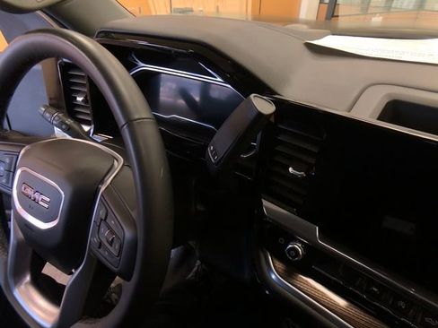 Used 2024 GMC Sierra 1500 Elevation image 18