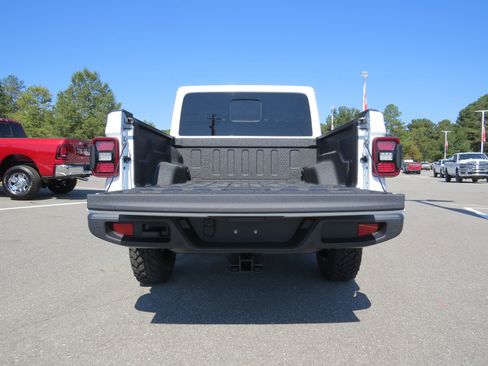 New 2025 Jeep Gladiator Sport image 16