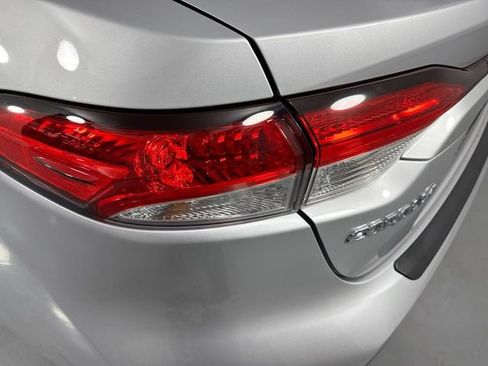 Used 2020 Toyota Corolla LE FWD image 28