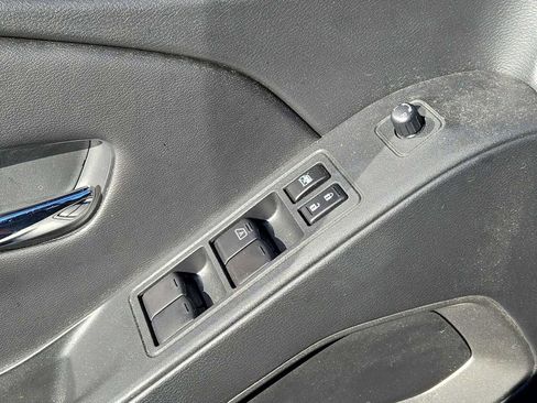 Used 2025 Nissan Frontier SV AWD/4WD image 19