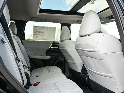 New 2025 Mitsubishi Outlander SEL image 12