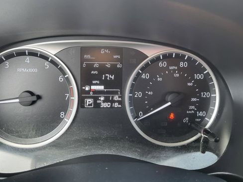 Used 2019 Nissan Kicks S image 28