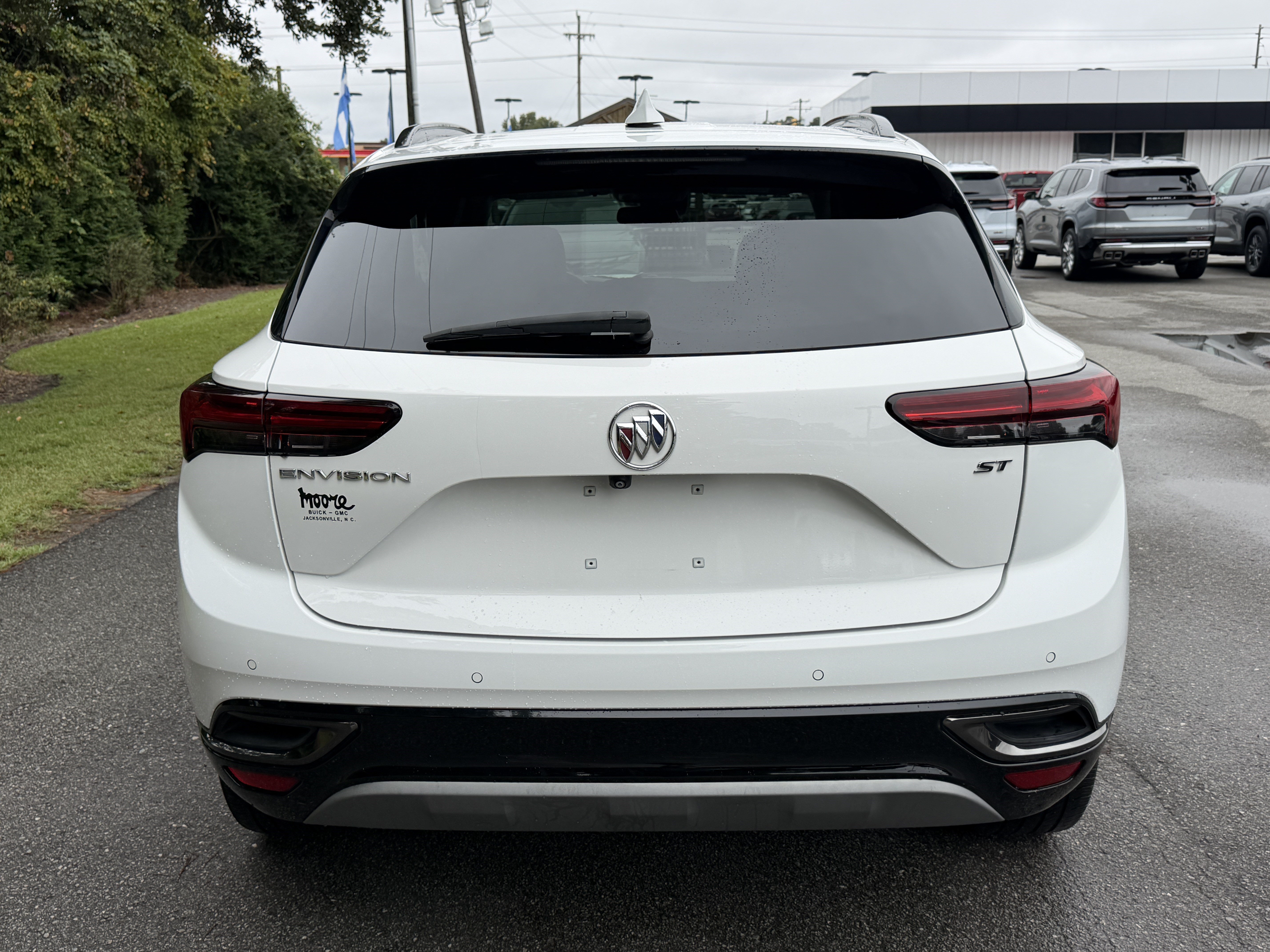 Used 2022 Buick Envision Essence w/ Technology Package I FWD image 9