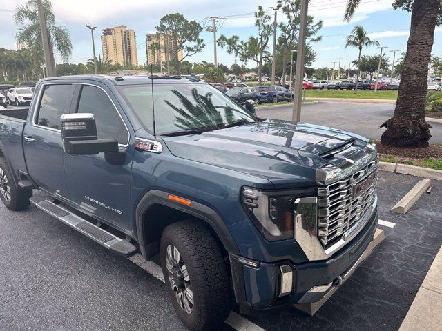 Used 2025 GMC Sierra 2500 Denali w/ Denali Reserve Package AWD/4WD image 1