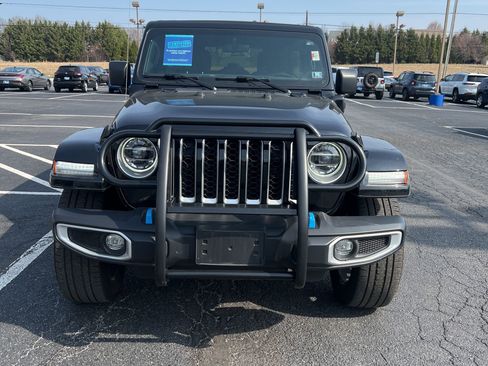 Used 2022 Jeep Wrangler Unlimited Sahara w/ Cold Weather Group image 8