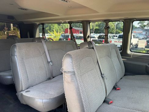 Used 2018 Chevrolet Express 3500 LT w/ LT Preferred Equipment Group RWD image 18