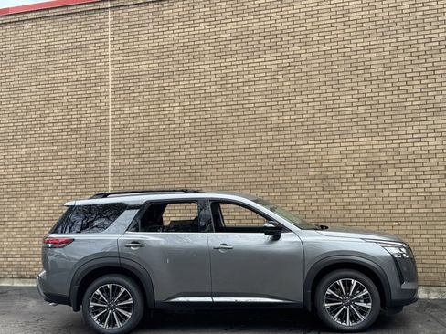 New 2026 Nissan Pathfinder Platinum AWD/4WD image 4