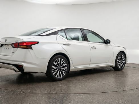 Used 2025 Nissan Altima 2.5 SV FWD image 9