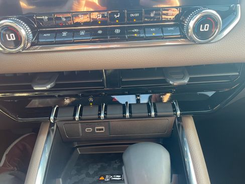 New 2026 GMC Canyon Denali image 15