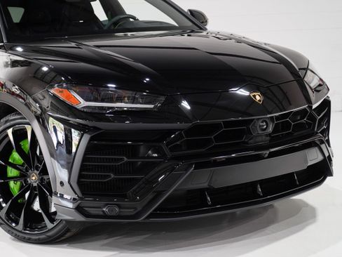 Used 2022 Lamborghini Urus AWD/4WD image 26