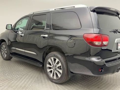 Used 2018 Toyota Sequoia Limited w/ Safety & Convenience Package AWD/4WD image 4