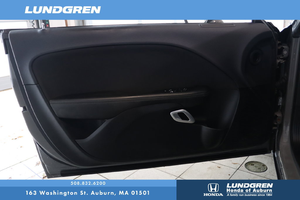 Used 2017 Dodge Challenger SXT RWD image 9