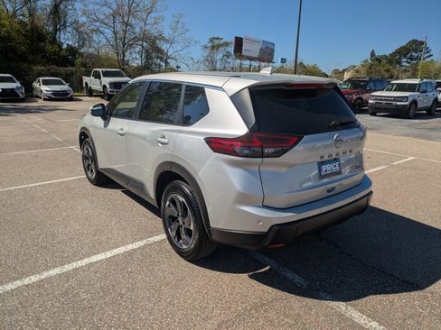 Used 2024 Nissan Rogue SV image 7
