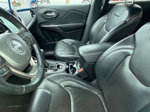 Used 2019 Jeep Cherokee Limited AWD/4WD image 10