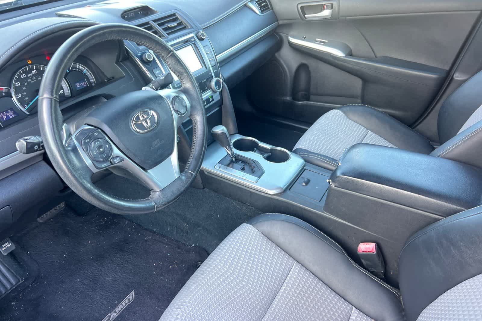 Used 2012 Toyota Camry SE FWD image 9