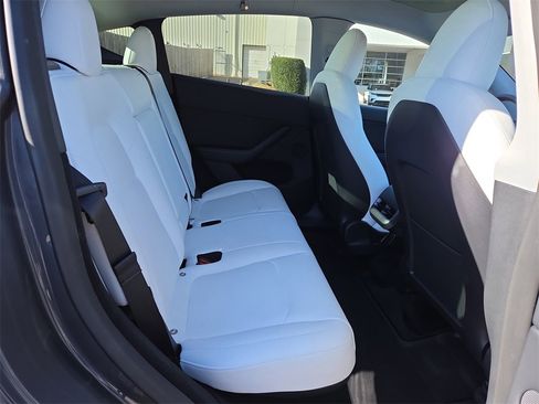 Used 2023 Tesla Model Y Long Range image 14