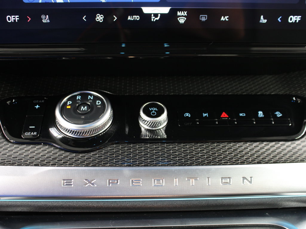 Used 2025 Ford Expedition Max Platinum w/ Stealth Appearance Package AWD/4WD image 71