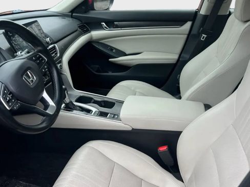 Used 2018 Honda Accord Touring image 9