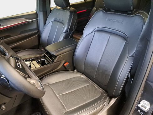 Used 2024 Jeep Grand Cherokee L Overland w/ Trailer Tow Package image 16