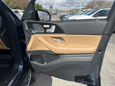 Used 2024 Mercedes-Benz GLS 580 4MATIC image 42