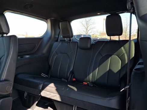 New 2026 Chrysler Pacifica Select AWD/4WD image 7
