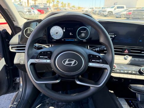 Used 2024 Hyundai Elantra SEL FWD image 21