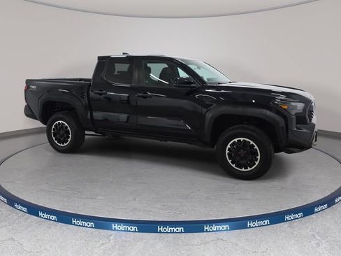 Certified 2024 Toyota Tacoma TRD Off-Road AWD/4WD image 4
