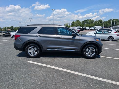 Certified 2023 Ford Explorer XLT AWD/4WD image 2