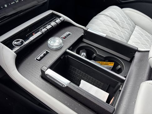 New 2026 Lincoln Navigator Black Label AWD/4WD image 23