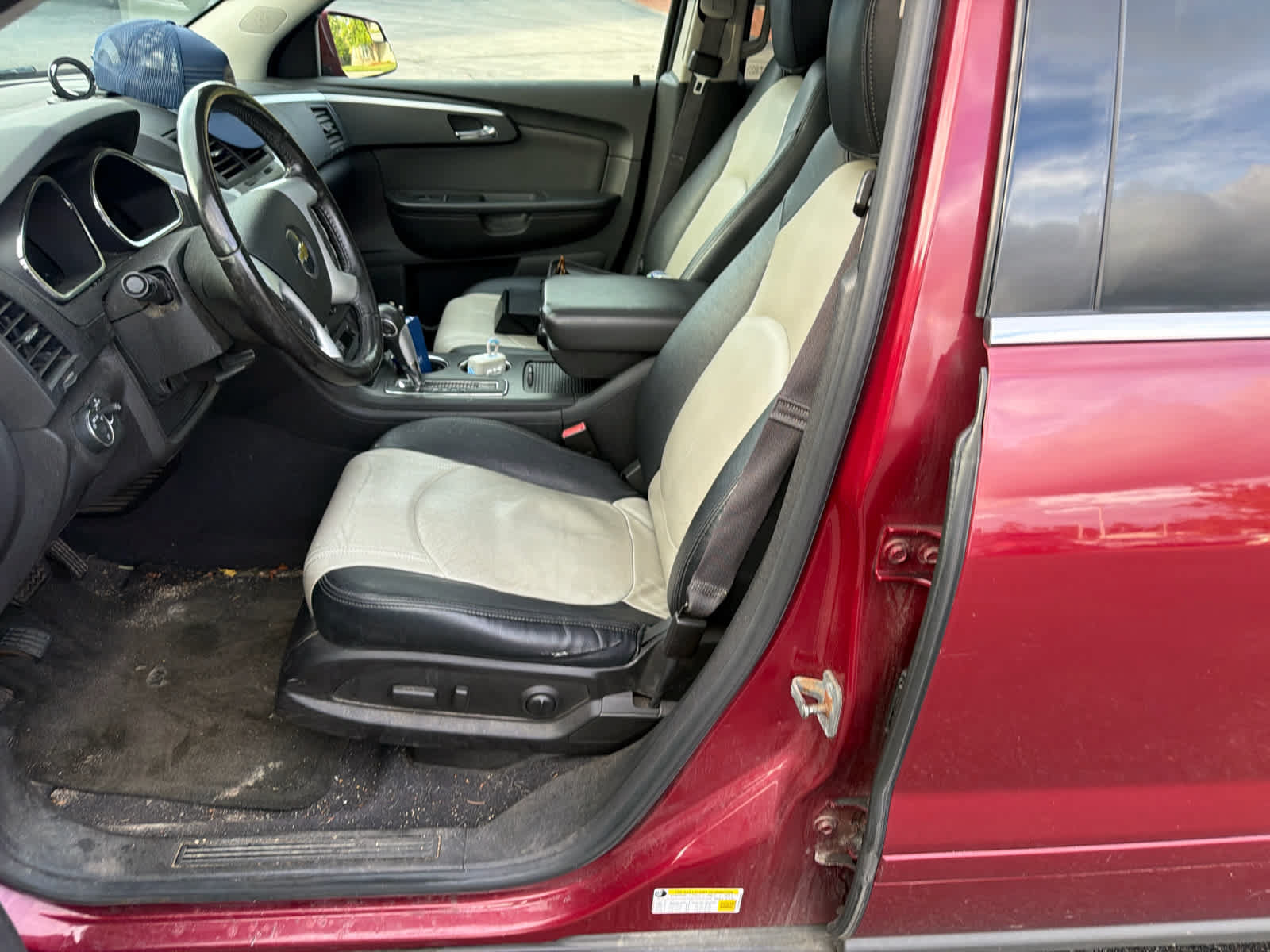 Used 2011 Chevrolet Traverse LT w/ Personal Connectivity Package AWD/4WD image 5