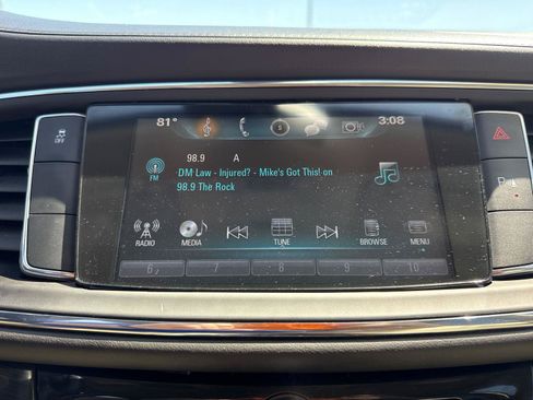 Used 2019 Buick Enclave Essence FWD image 17