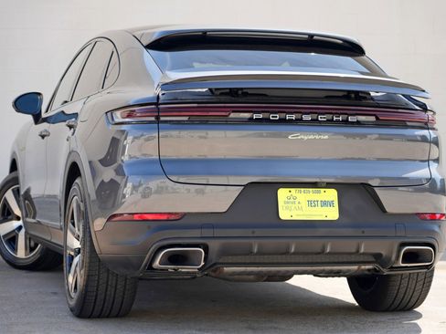 Used 2024 Porsche Cayenne Coupe AWD/4WD image 6