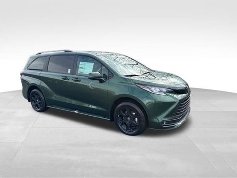 New 2026 Toyota Sienna XLE Woodland Edition image 8